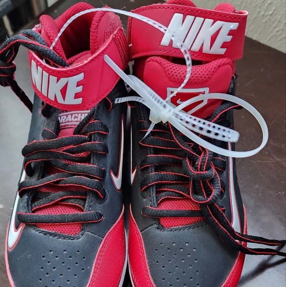 Nike soccer shoes (5 y) - Picture 1 of 3